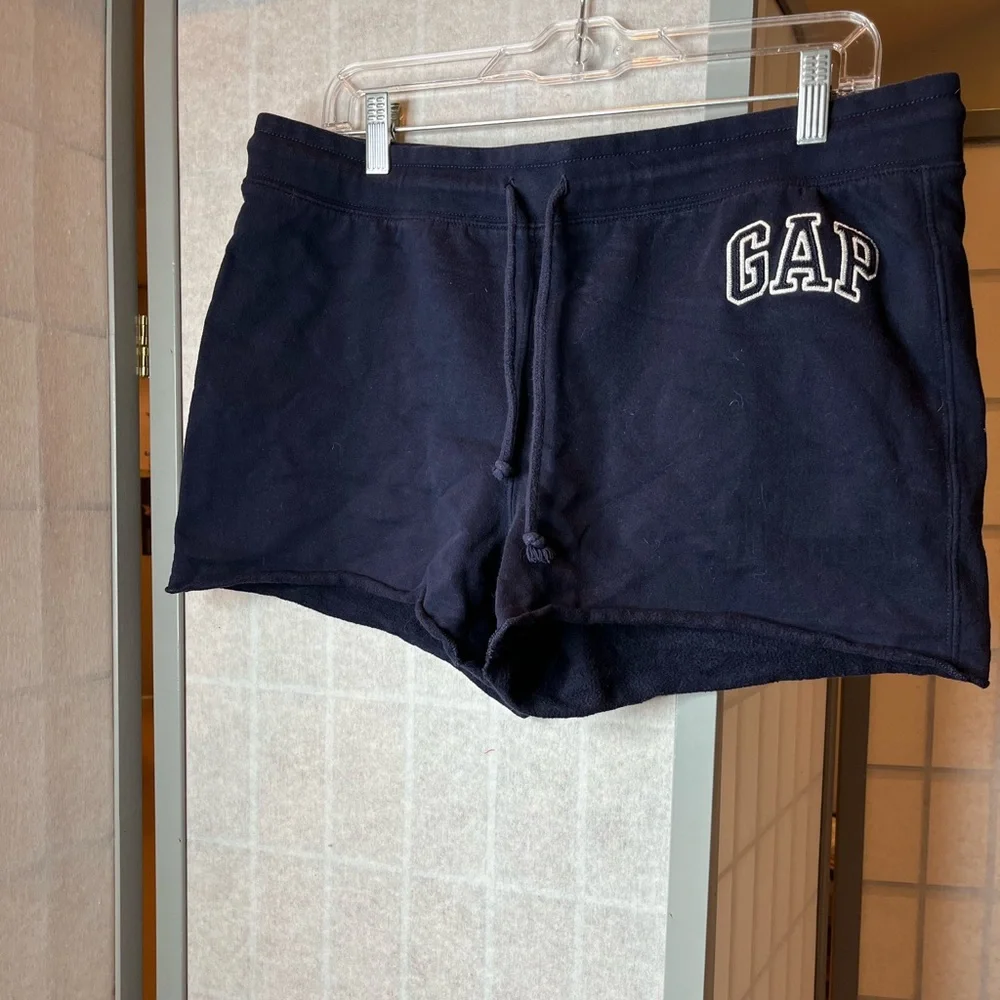 Gap navy 3.5” shorts with drawstring waist